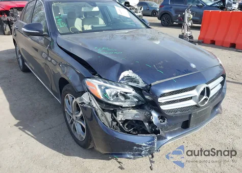 2015 Mercedes-Benz C 300 4Matic z USA, uszkodzony, nr VIN 55SWF4KB9FU047776